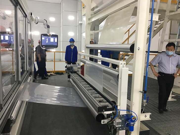 WM视讯官方网站WH吹膜投料试车